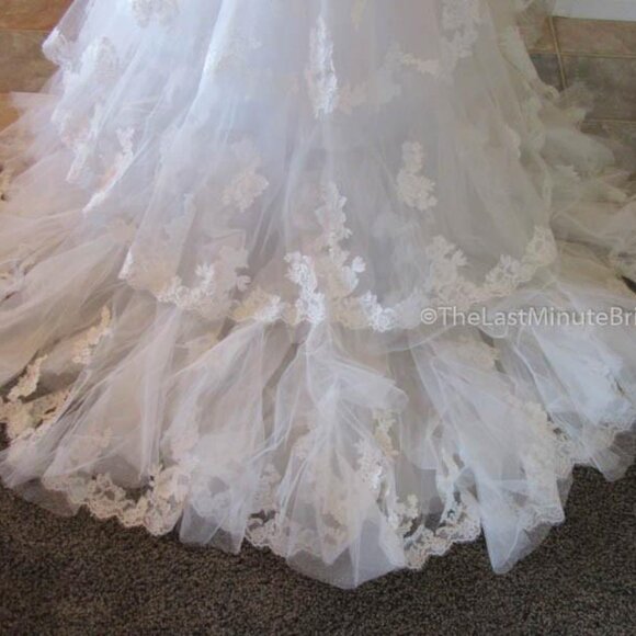 Maggie Sottero Ivory sweetheart neckline tiered layered skirt Wedding Dress 12 - Picture 13 of 13